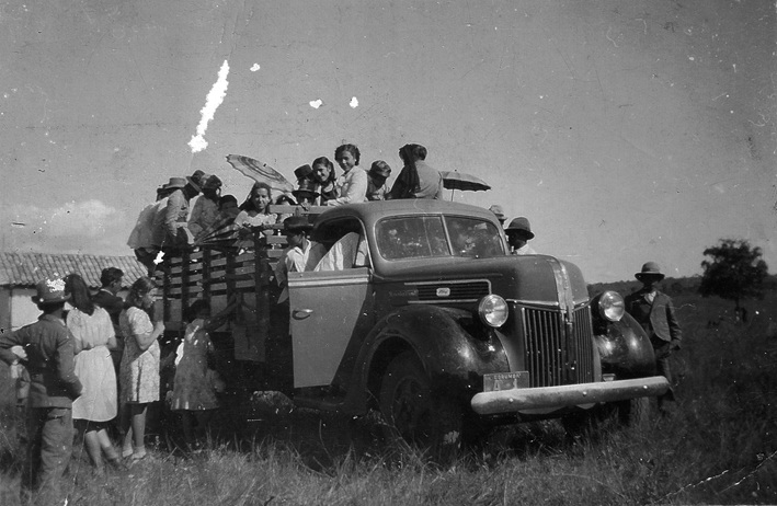 Imagem da peça 0024- Romeiros na Inauguração da Capela em 13 de junho de 1940