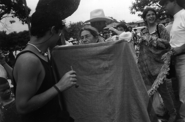 Imagem da peça 0056- Drª. Angelina e Seu Dito, Artesão na Feira do Troca