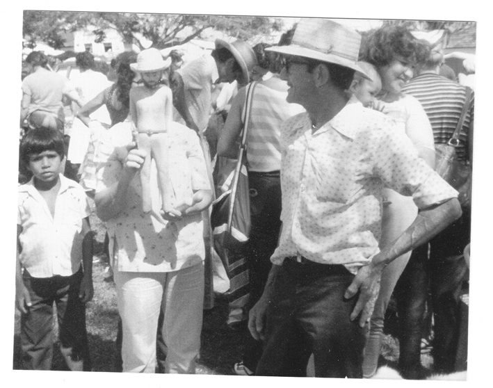 Imagem da peça 0047- Seu Vicente Machado na Feira do Troca